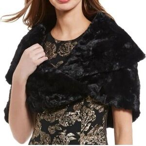 ELIZA J Faux Fur Shawl